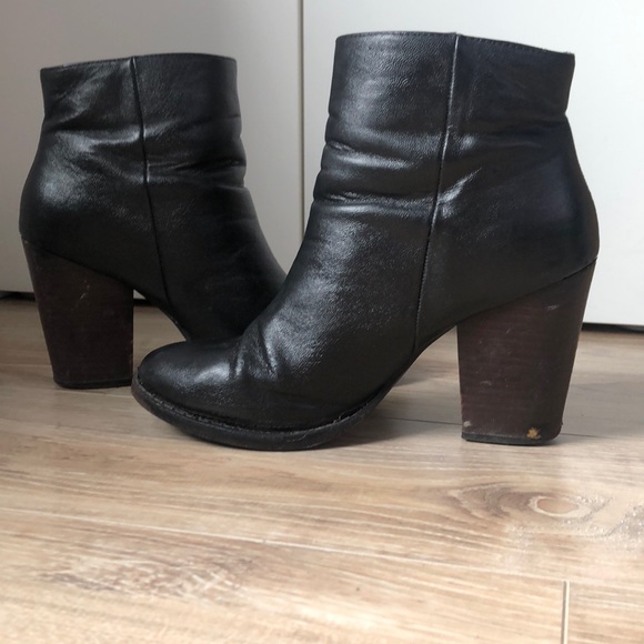 Urban Outfitter Black Leather Bootie - Picture 8 of 9